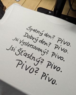 V klubmalychpivovaru jsou fakt kreativní lidi 😎 A to nejen co se týče nápisů na trička ✌️ Vždycky nás těma svejma...